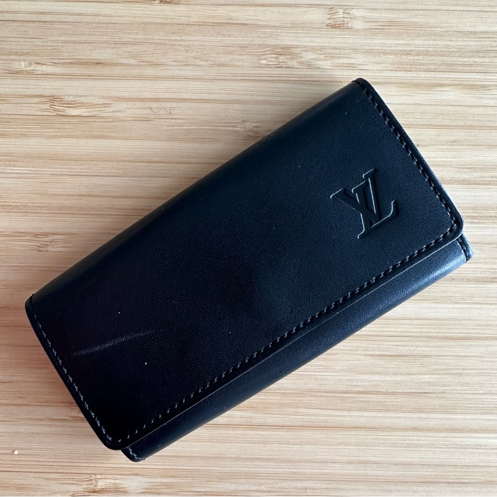Louis Vuitton Black Calfskin Multicles 4 🔑 Key Holder - Classic Functionality
